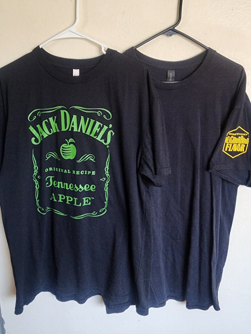 Jack Daniel's Tennessee Apple Logo T-Shirt Bundle - Black/Green & Black/Yellow
